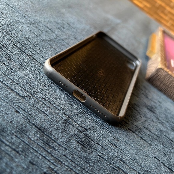 iPhone 11 Pro Max Case Blue Gold Floral Print Cover NEW - Picture 5 of 5